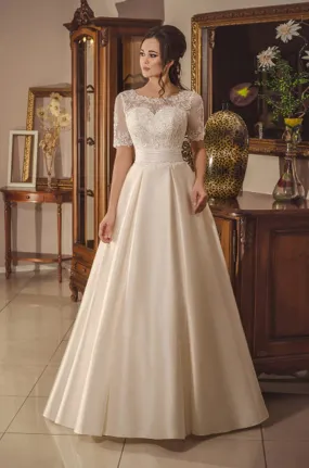 ---Wedding dress for women with wide hips at a cheap price online from the new 2021 bridal collection--