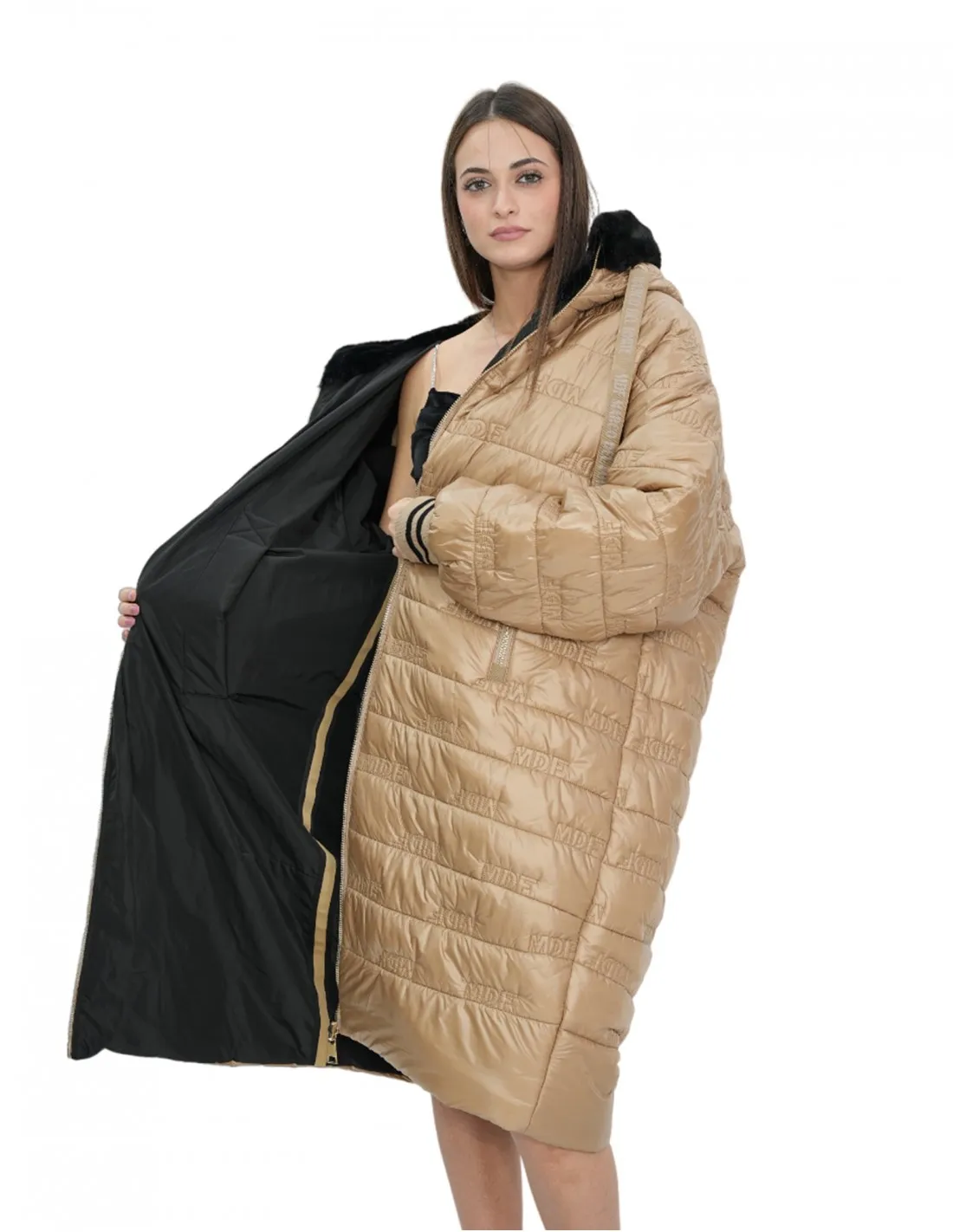 Cappotto reversibile con pelliccia di montone e piumino in piuma 52 nei colori oro e nero manica lunga chiusura zip 