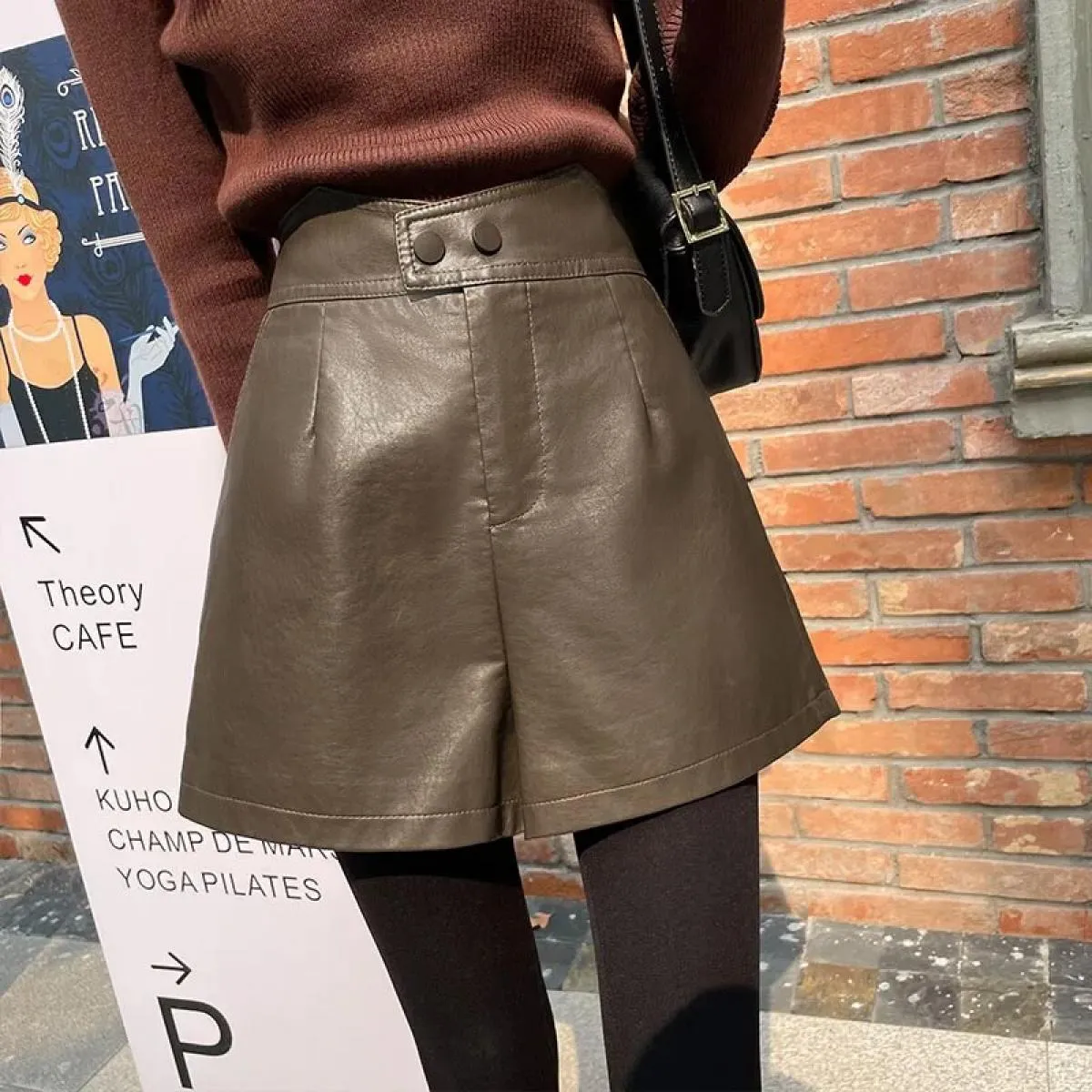 Pantaloncini corti autunno inverno nuovi a gamba larga da donna a vita alta slim A Line in pelle PU