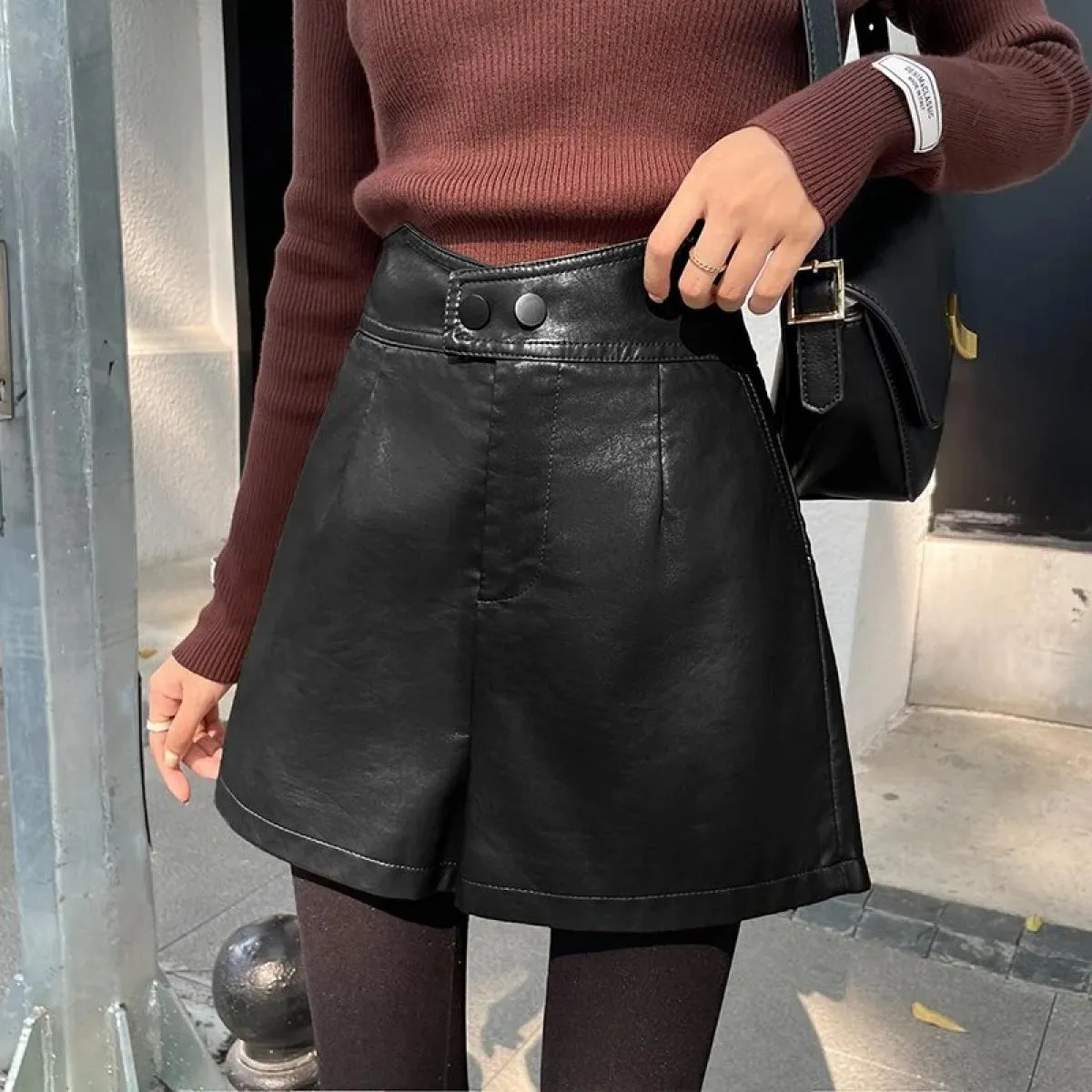 Pantaloncini corti autunno inverno nuovi a gamba larga da donna a vita alta slim A Line in pelle PU